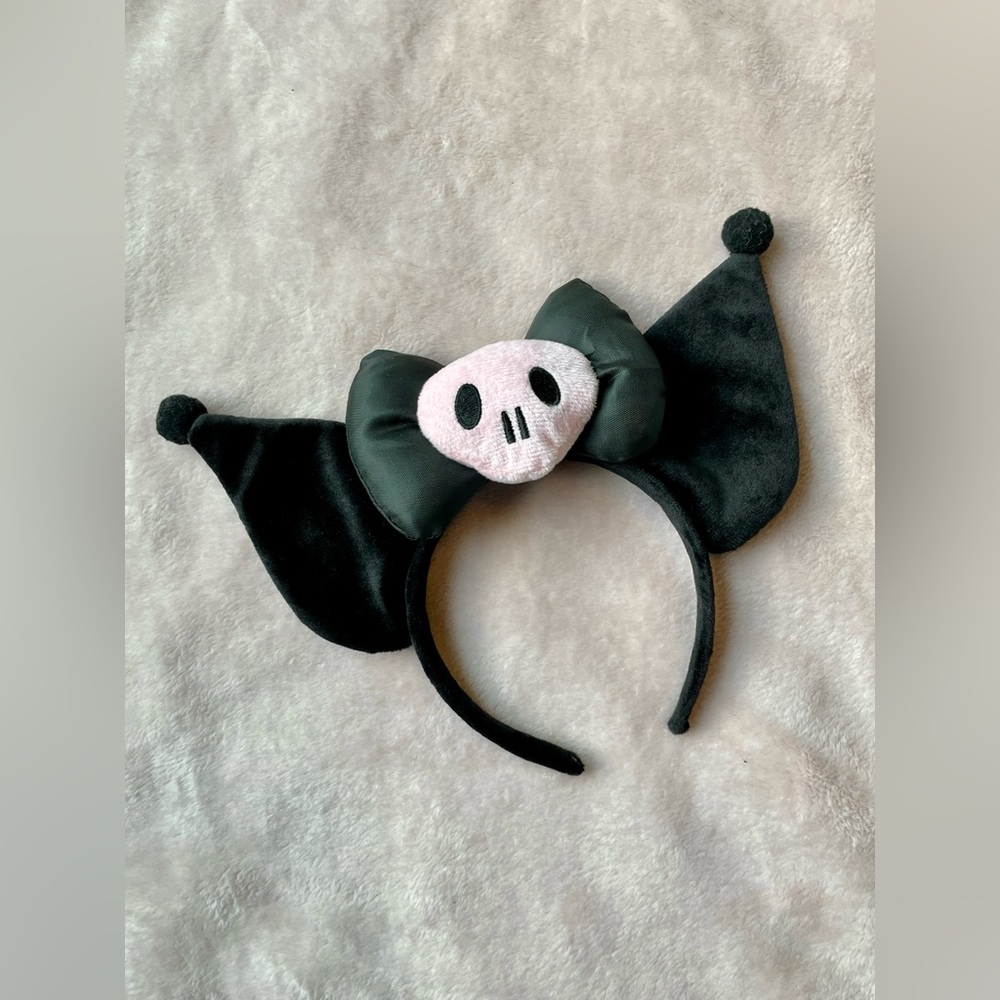 Sanrio Kuromi headband pink and black (never worn)